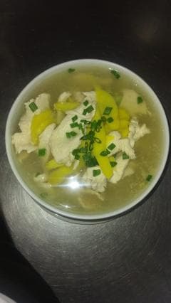 caldo de pollo y kion
