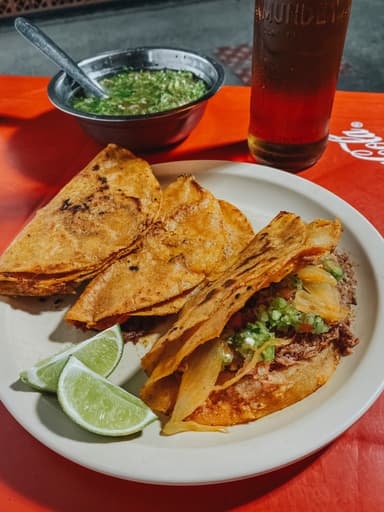 4 TACO DORADO + 1 CONSOME