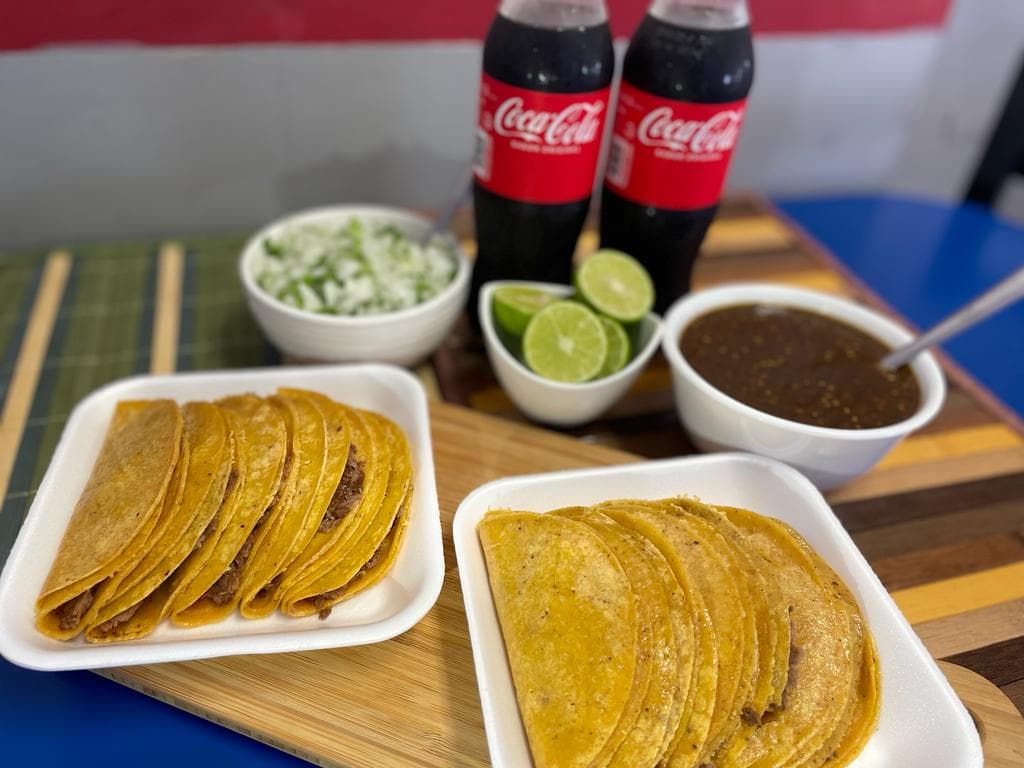 COMBO PAREJA (2 ORDEN DE TACOS + 2 REFRESCOS)