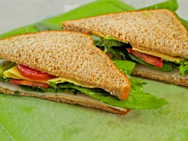 Sandwich de Pechuga de Pavo mas Aguacate