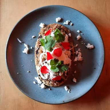 Huarache de Chicharrón