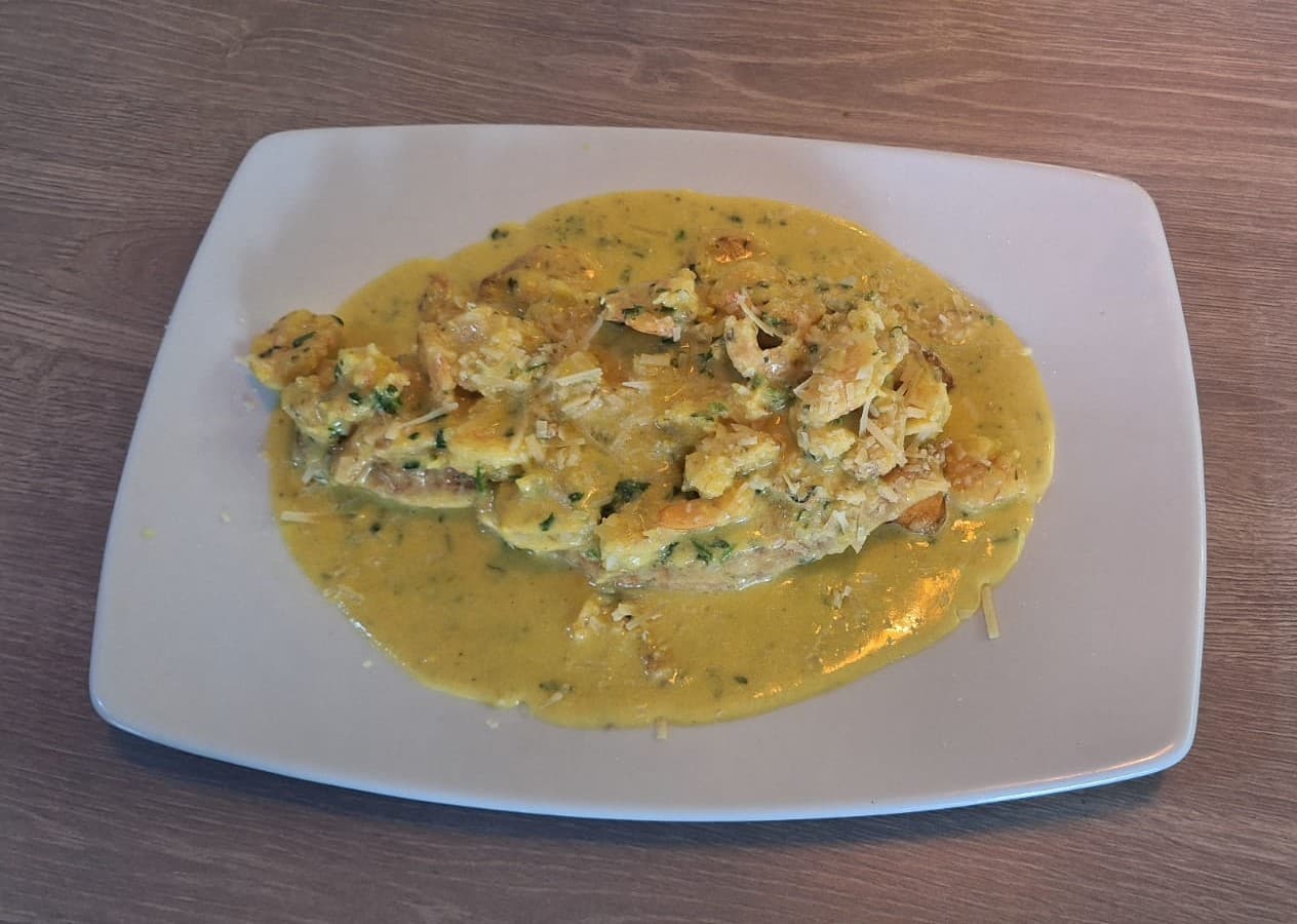 Salmón en Salsa de Camarones