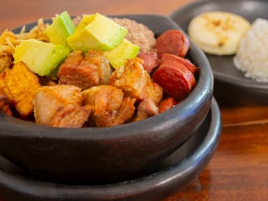 Cazuela de Frijoles + Guandolo