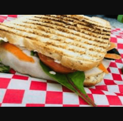 Combo Sándwich Sopa del Día y Agua del Día
