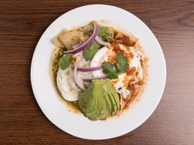 Chilaquiles con Huevo Estrellado Grandes