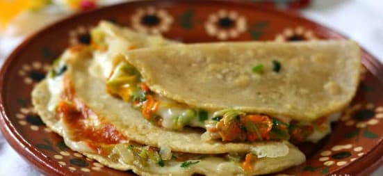 Quesadillas Fritas de Pollo