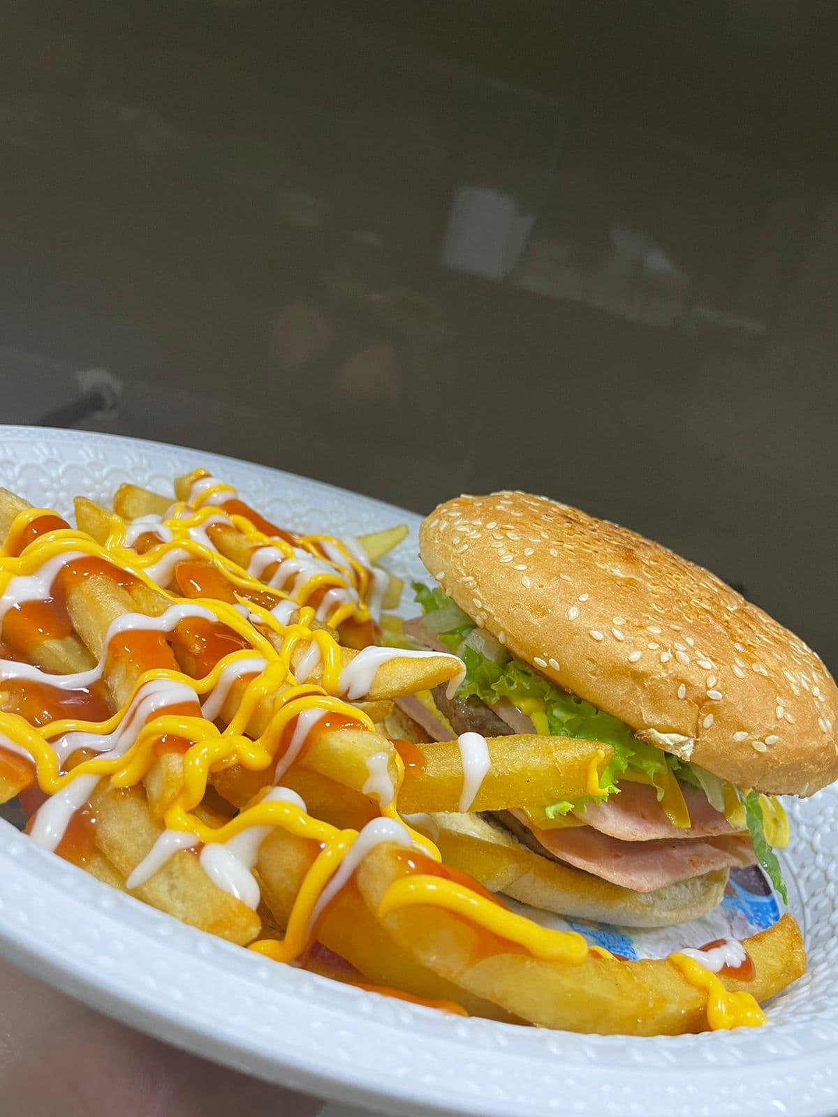 Hamburguesa Especial + Papas Fritas