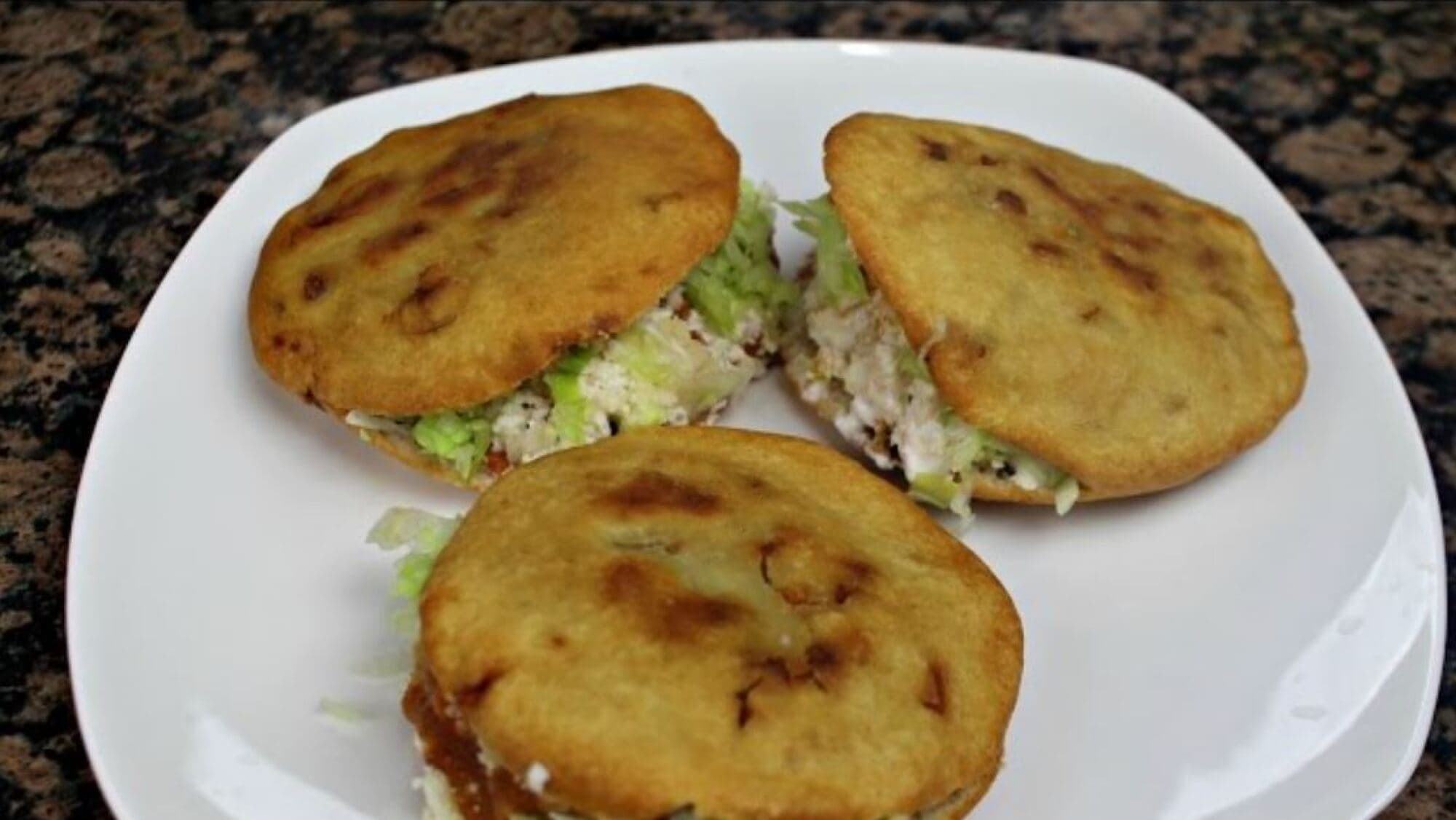 Tres  Gorditas de costilla