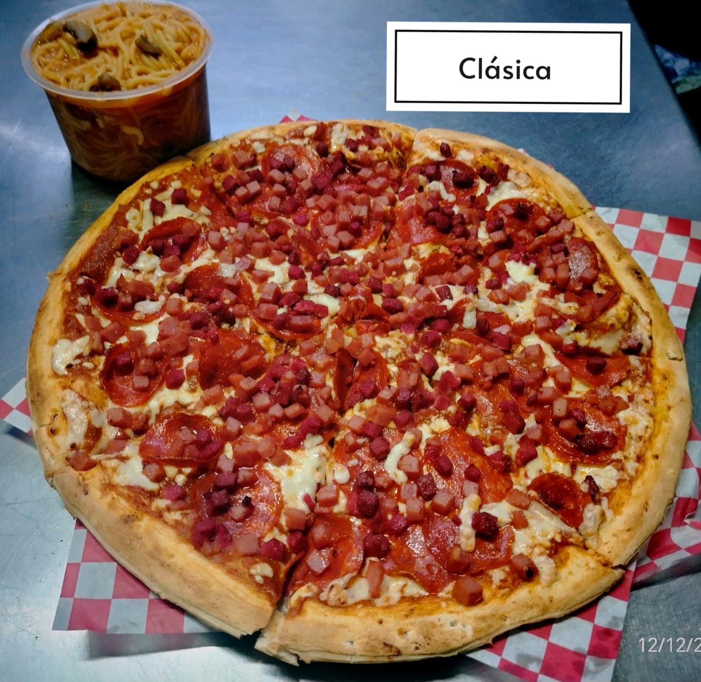 Pizza Clásica + 1/2 Espaguetti