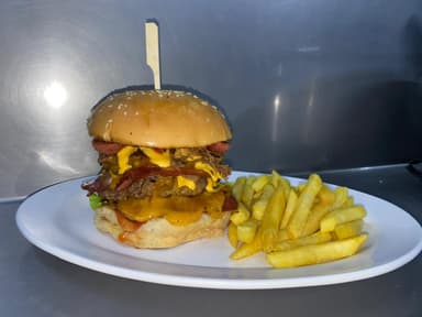 Hamburguesa Heisel Pollo Empanizado con Papas