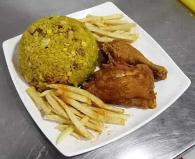 Arroz Paisa + 1/4 Pollo + Papa Francesa
