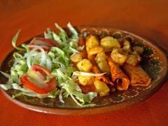 Combo Antojitos 4 Enchilas + Sopes + 2 Refrescos