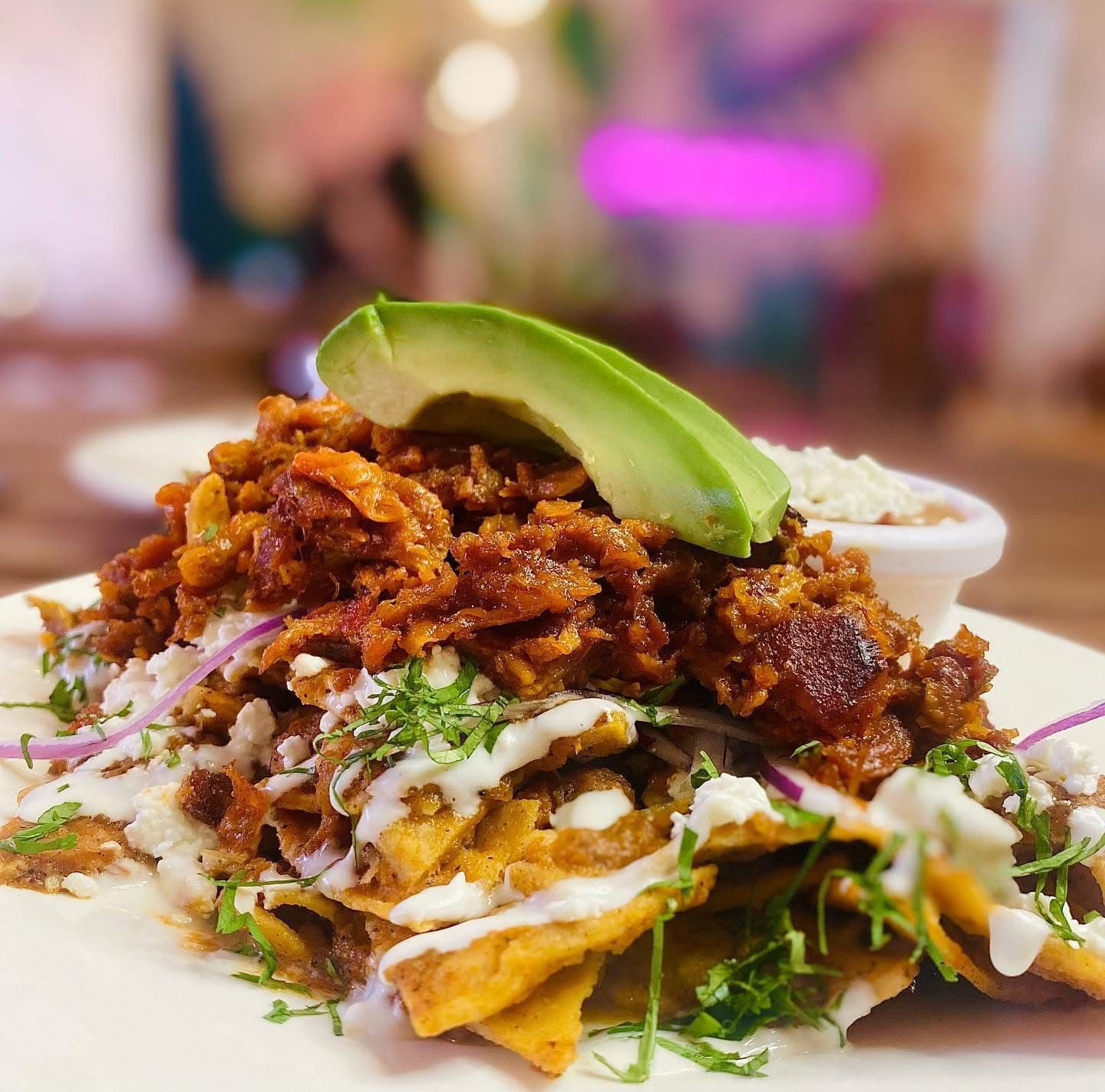 Chilaquiles con Chicharrón Prensado