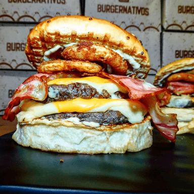 Hamburguesa NATIVA DE LA CASA + PAPA A LA FRANCESA
