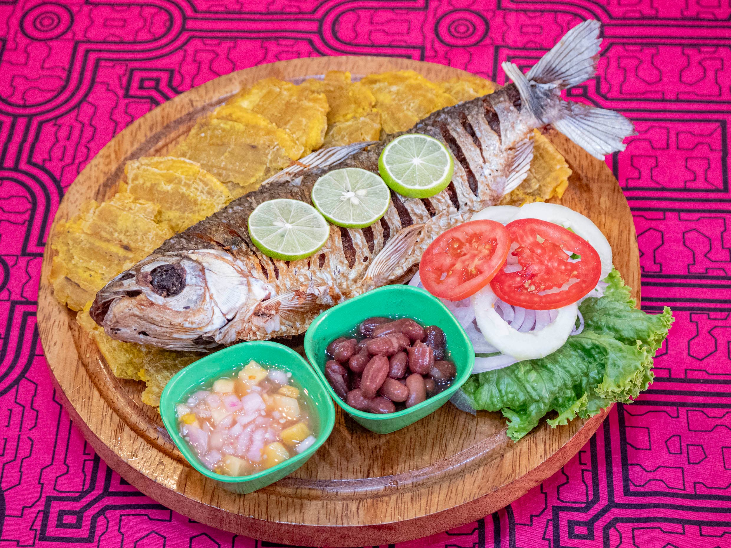 Bocachico Frito y Patacones
