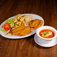 Combo #9 Empanada + 1/2 Filete Empanizado