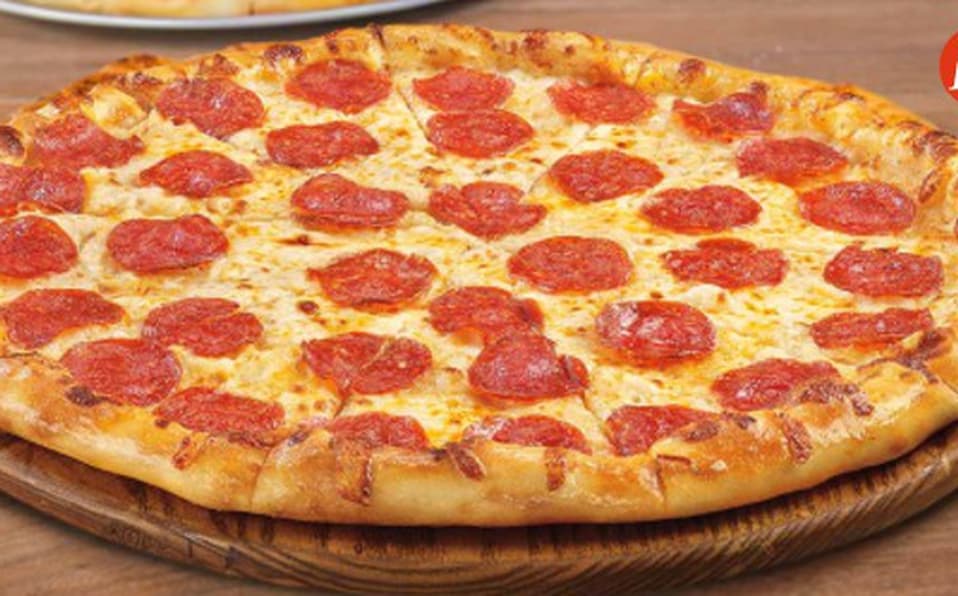 Pizza Mediana de Pepperoni y Refresco de 1.5 Lts.