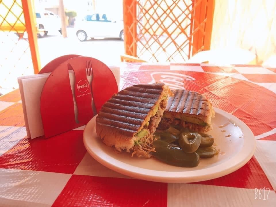 Torta de Jamon y Queso + Coca Cola 600ml