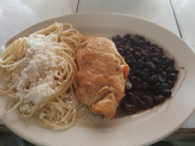 Sábana de Pollo (Rellena de verduras y queso)