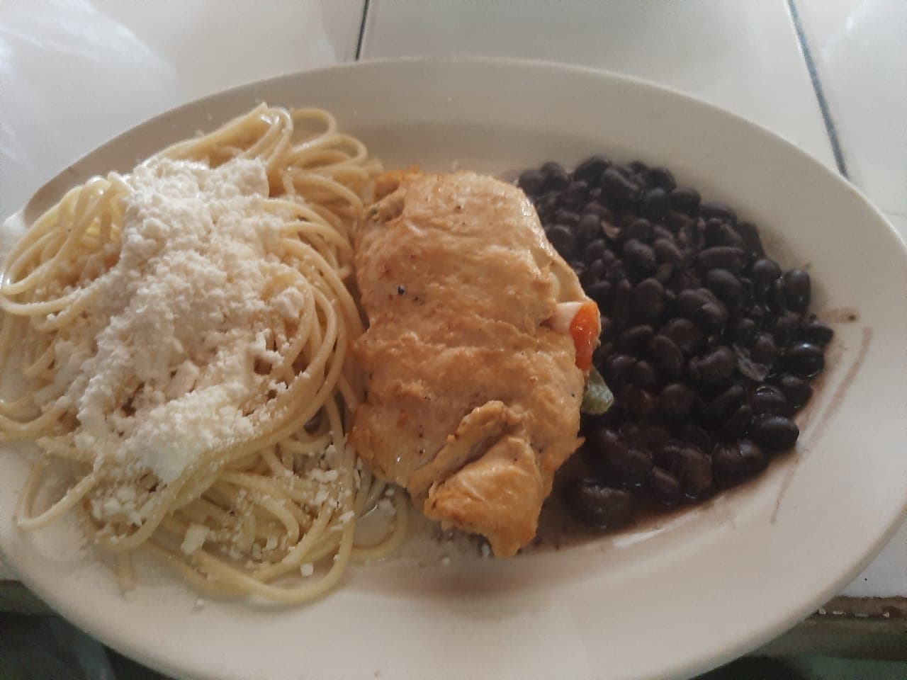Sábana de Pollo (Rellena de verduras y queso)