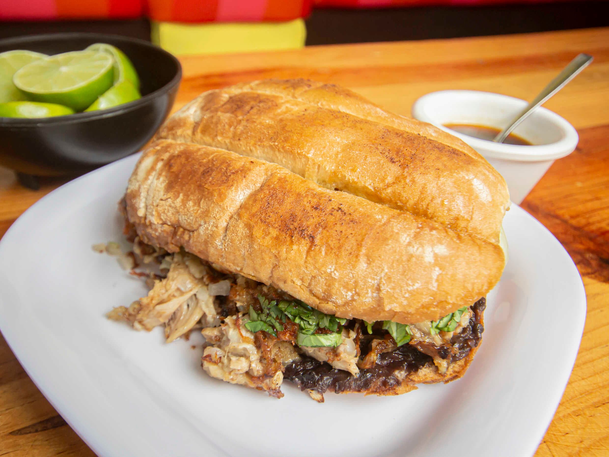 Torta de Carnitas