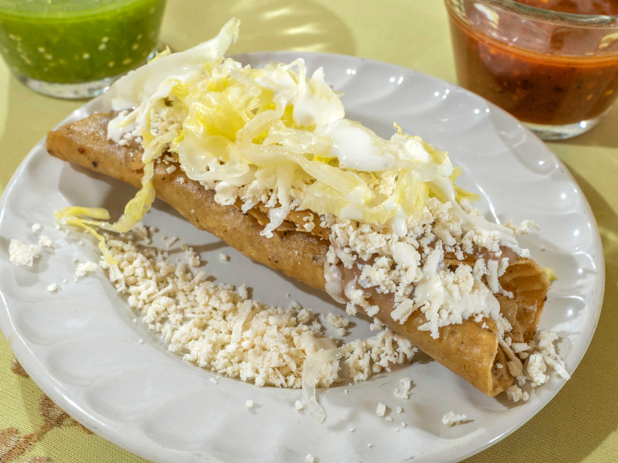Taco Dorado de Carne Molida