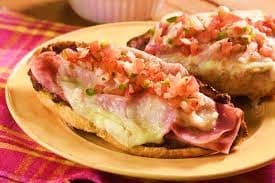 Molletes con Cochinita