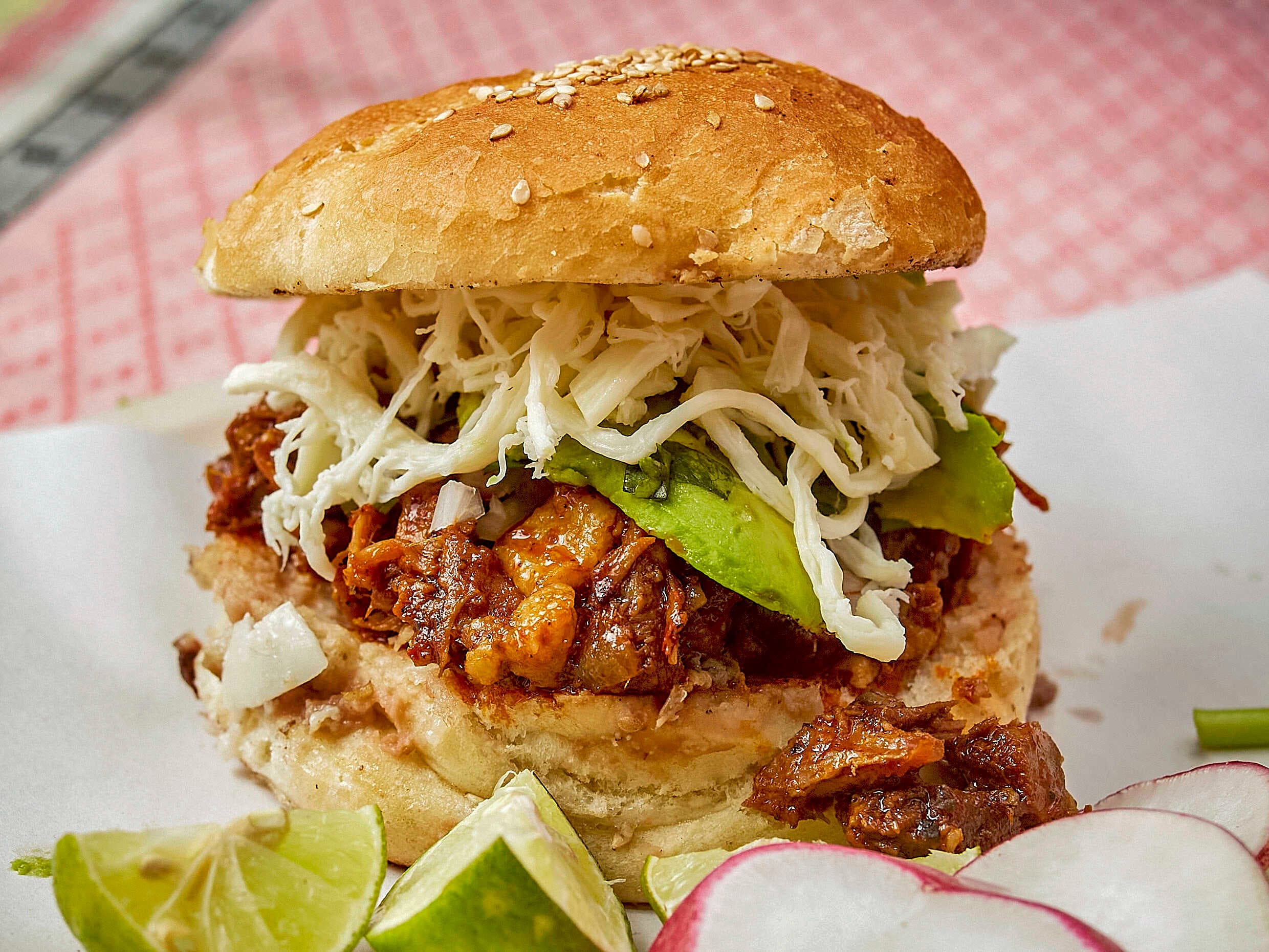 Cemita enchilada