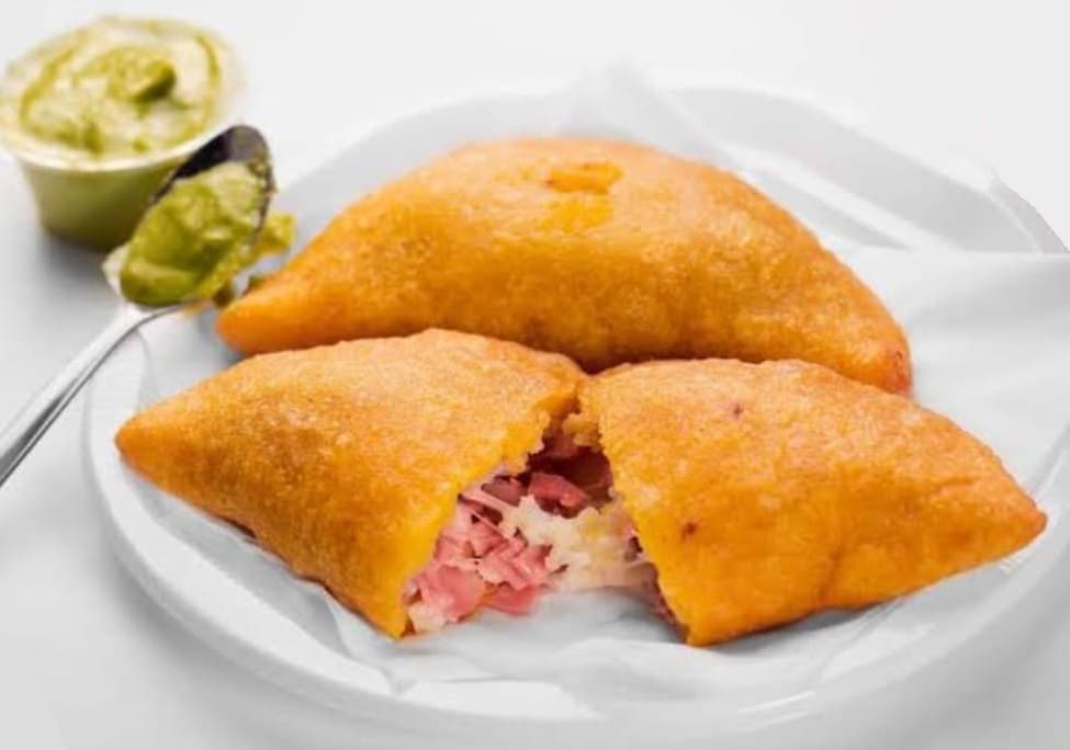 Empanada Relleno de Jamón y Queso