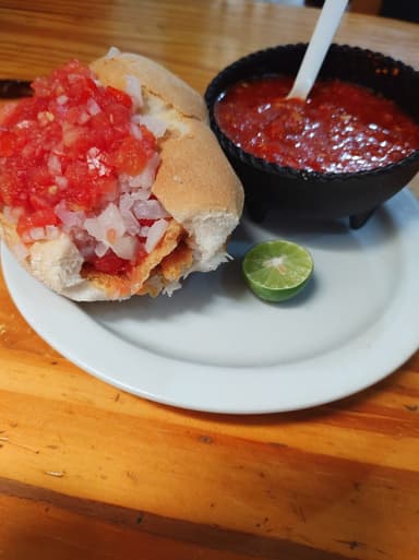 Guacamaya con Cueritos