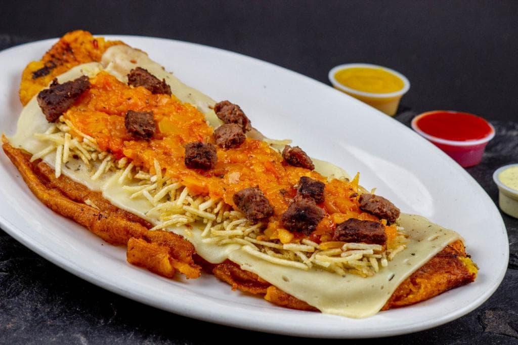 Patacón con Carne