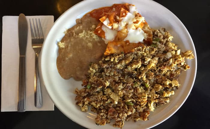 Huevos con Machaca de Pollo