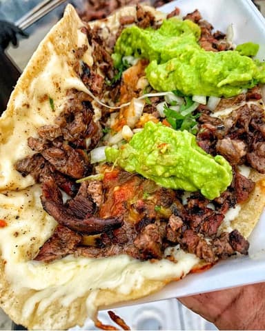 Super Mega Quesadilla de Asada