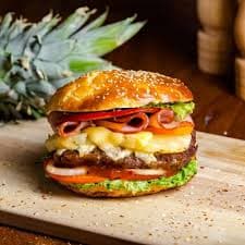 HAMBURGUESA HAWAIANA + PAPAS