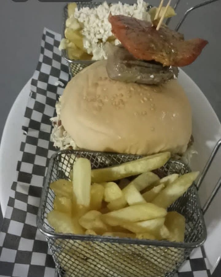 Hamburguesa de Ale + Papas + Gaseosa