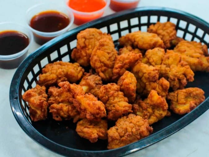 BONELESS PERSONALES CON PAPAS FRITAS