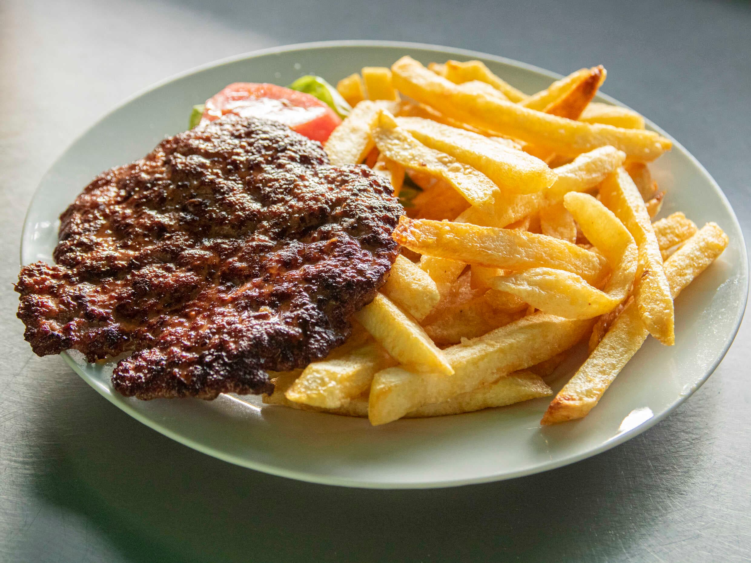 Hamburguesa con Papas Fritas
