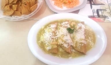 Combo Enchiladas Suizas (Desayuno Completo)