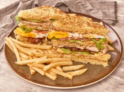 Combo Club Sándwich + Papas