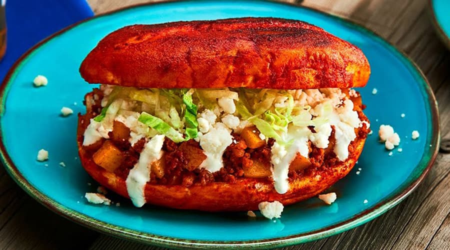 Pambazo con Chicharrón