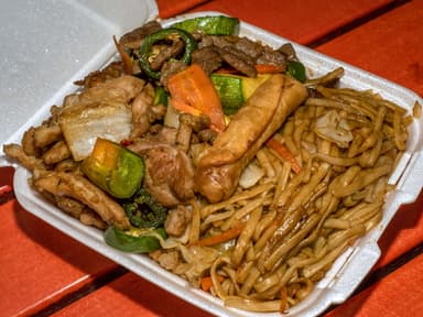 Combo Platillo de Res, Pollo o Puerco + Refresco