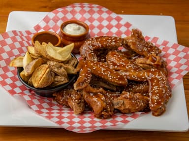 ¡Promoción! 10 Piezas de AlitasBBQ + Papas