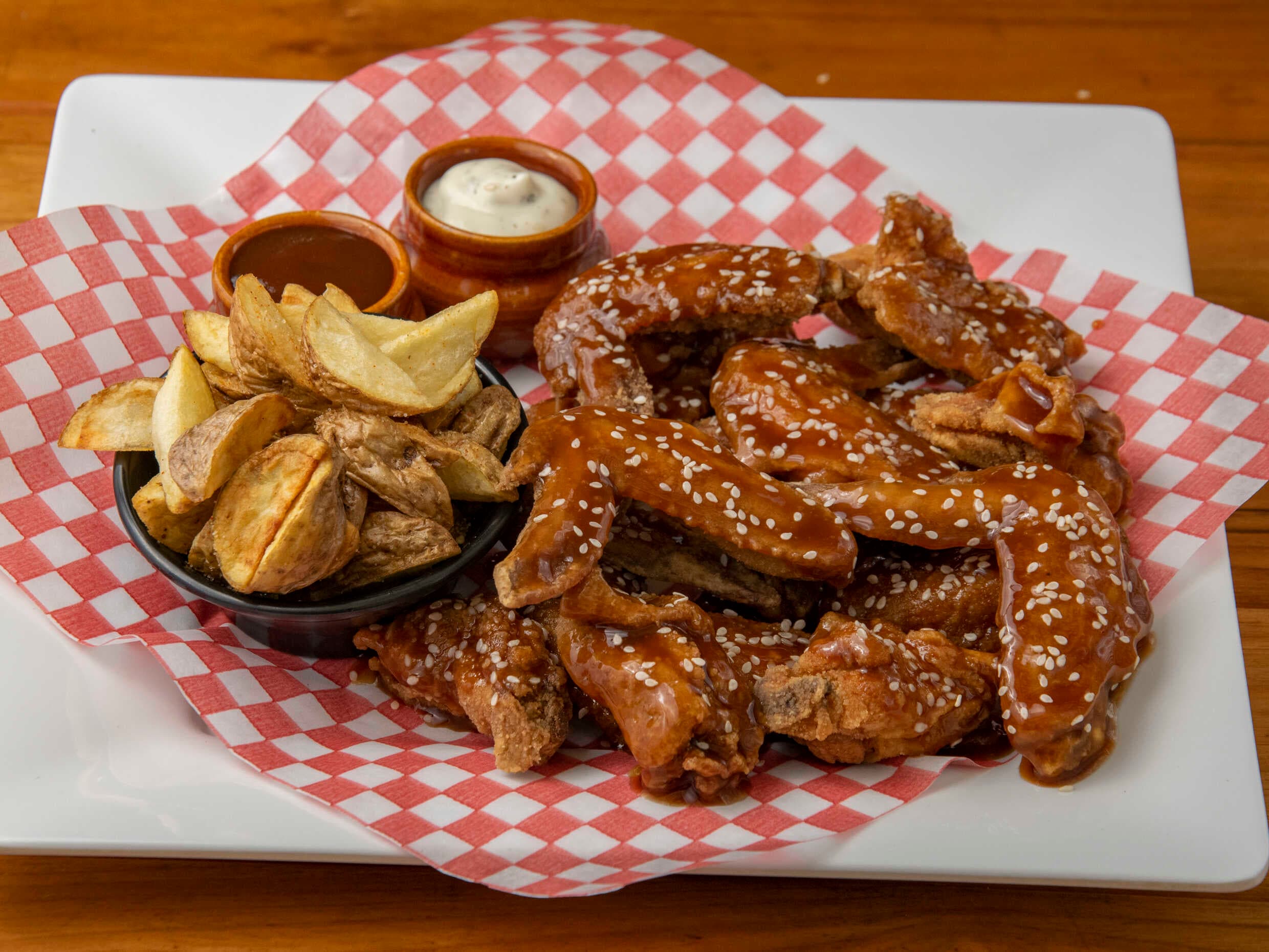Colwings 28 Piezas de Alitas BBQ + Papas