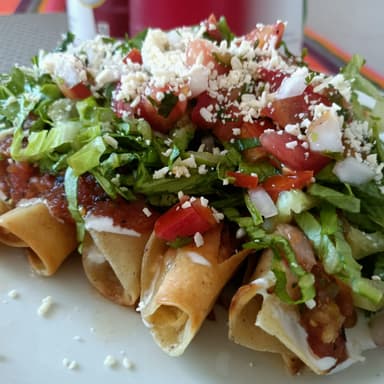Tacos Dorados de Pollo