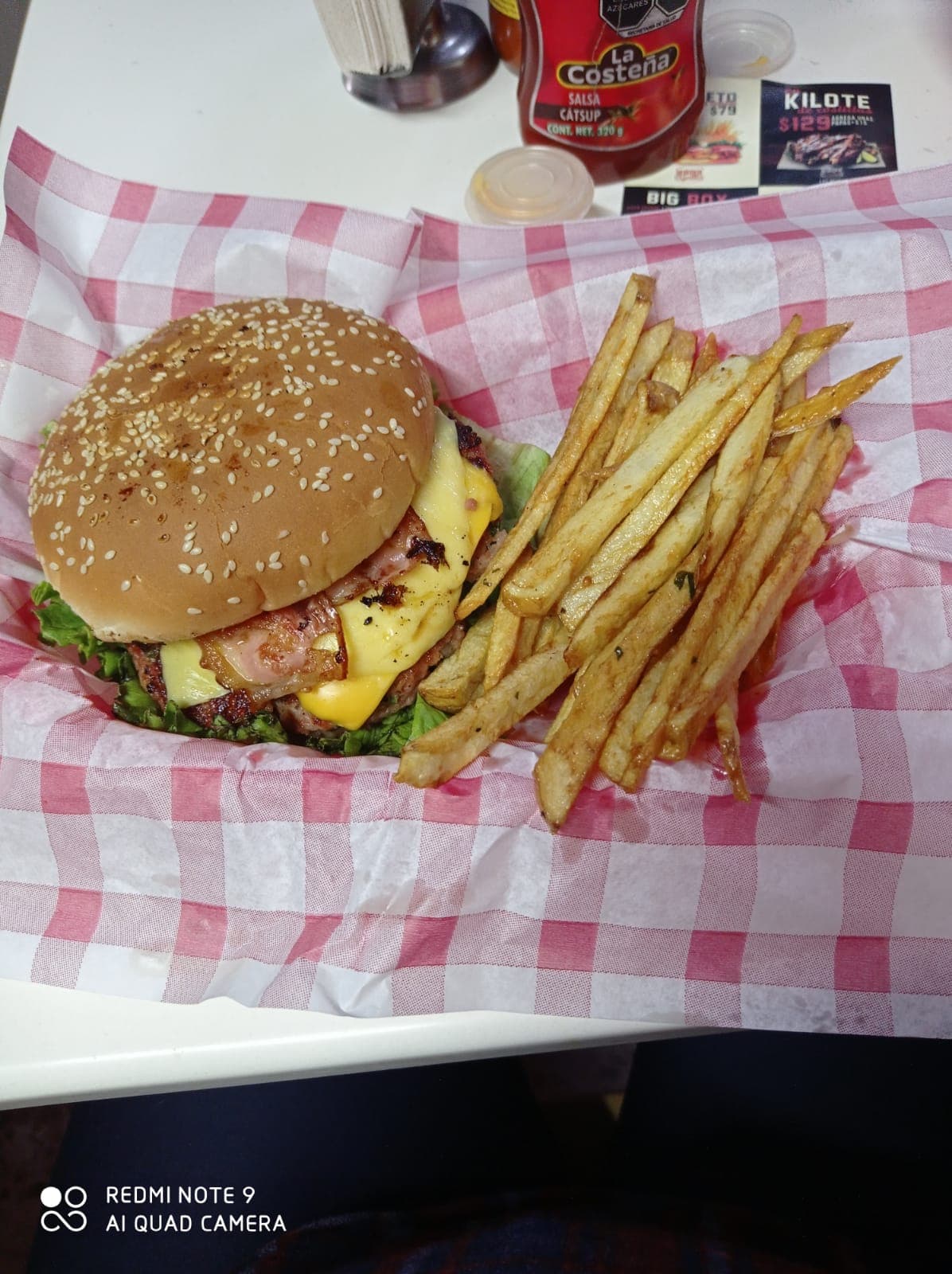 hamburguesa de pollo sencilla + fanta