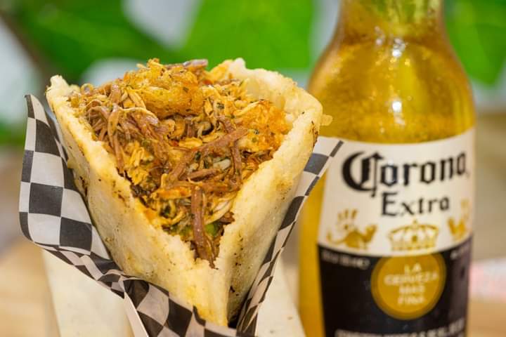 Combo - 3 Arepas Típica Con Todo + Gaseosa 1 LT