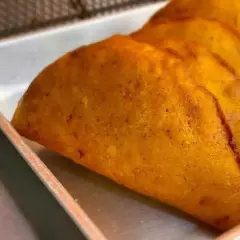 Empanada Carne Mexicana + Empanada Queso