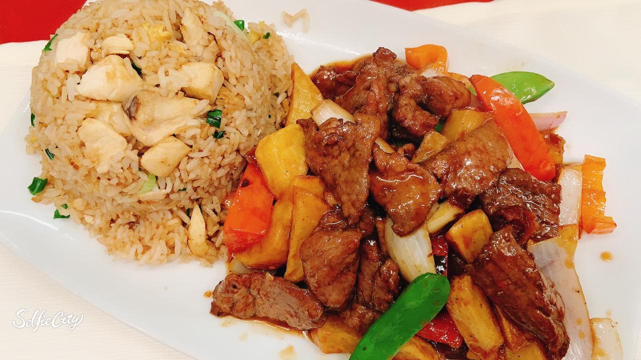 Lomo Saltado con Carne y Chaufa