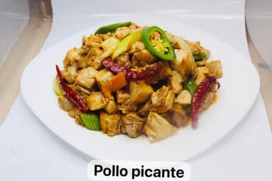 Paquete 2 Arroz o Pasta + 2 Guisos + Rollito Grati