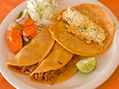 Taco de Requesón con Rajas